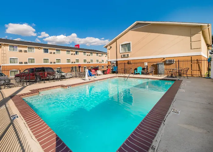 Red Roof Inn & Suites Denton